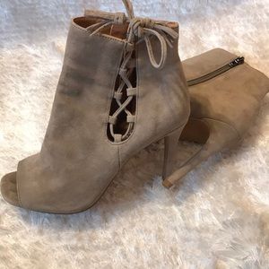 Steve Madden Taupe Suede Ankle Heels💓